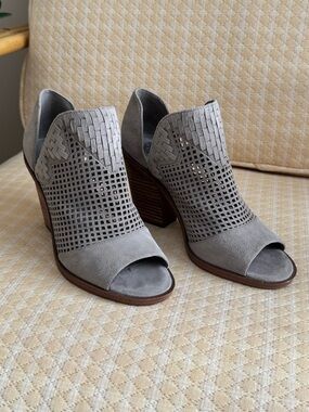 Vince Camuto Grey Laser-Cut Peep-Toe Booties Women’s Size 8